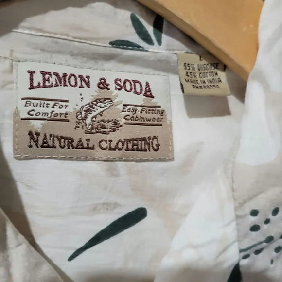 Lemon & Soda Natural Clothing men's tropical flowers Hawaiian button-down shirt - Picture 5 of 6